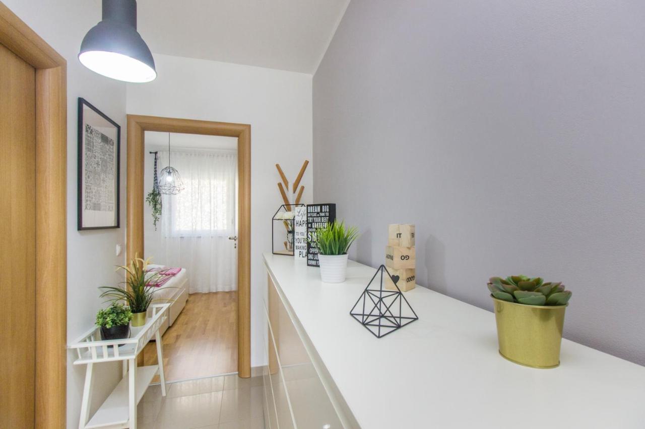 Apartment Sea View Шибеник Екстер'єр фото